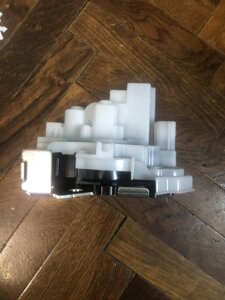 Замок дверей передній лівий електричний