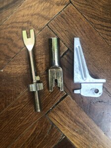 РОЗПІРНА ПЛАНКА ЗАДНІХ КОЛОДОК ЛІВА