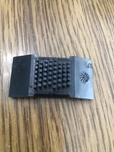 Затискач молдингу лобового скла