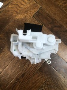 ЗАМОК ДВЕРІ БІЧНОЇ ПРАВИЙ ЕЛЕКТРИЧНИЙ