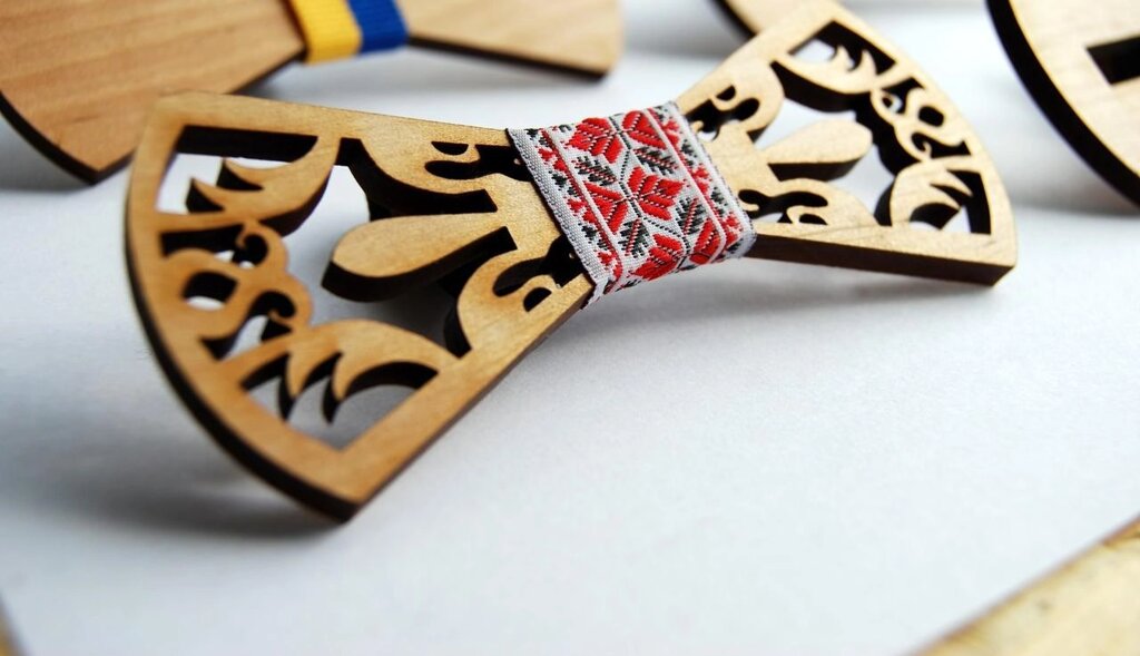 Дерев'яна краватка метелик "Вишивка ручної роботи, серія Patriot від компанії Універсальний Інтернет-магазин POPULAR - фото 1