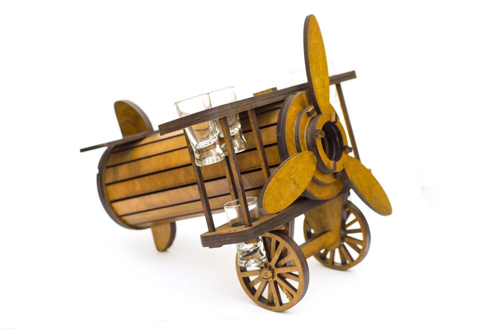 Подарунковий дерев'яний сувенірний набір "Міні-бар Літак і стопки" ручної роботи від компанії Універсальний Інтернет-магазин POPULAR - фото 1
