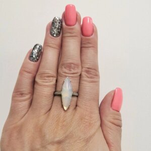 Срібний перстень Джуді з місячним каменем і цирконієм