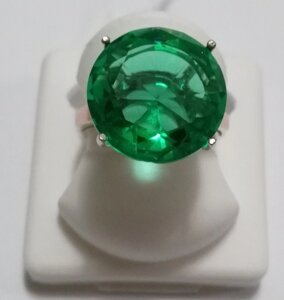 Кільце Круг зі срібла, золотих пластин і яскраво зеленого каменю