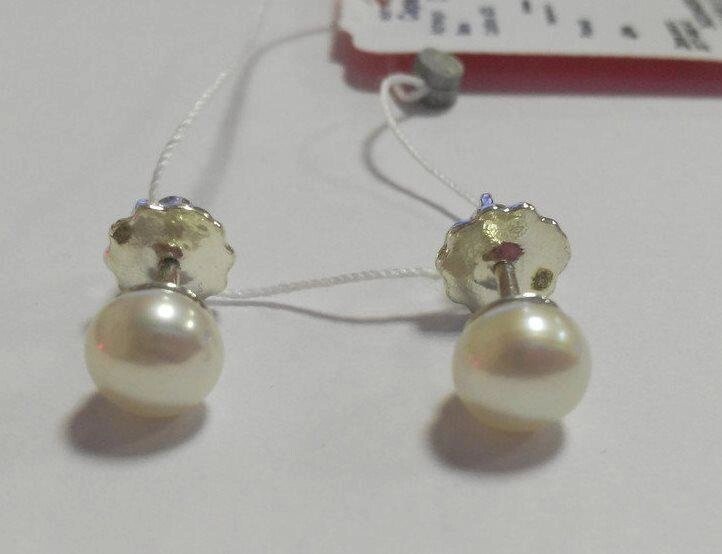 Срібні сережки-пуссети з перлами Люссі від компанії Silver Sea - фото 1