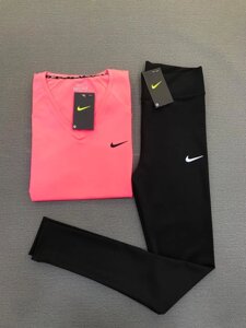 Жіночий комплект для фітнесу Nike з рожевою футболкою