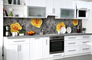 Скіналі на кухню Zatarga «Бутони жовтих троянд» 600х2000 мм вінілова 3Д Наліпка кухонний фартух самоклеюча