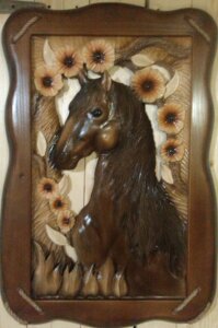 Настінна різьблена картина з дерева Кінь