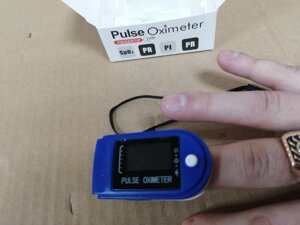 Карманный оксиметр пульсоксиметр на палец без проводной Fingertip Pulse Oximet Пульсометр для измерения пульса