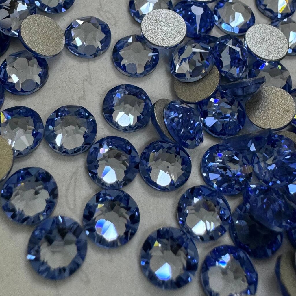 Камені Swarovski Light Sapphire Розмір ss16(3.8-4mm) від компанії Інтернет - магазин "Glamora" - фото 1