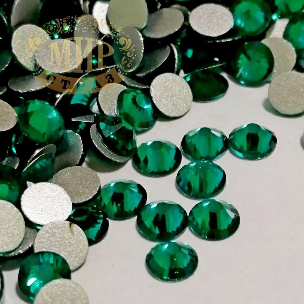 Стрази DMC Преміум, Green Zircon, ss20 (4,8 мм), 100 шт. від компанії Інтернет - магазин "Glamora" - фото 1