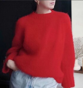 Теплий червоний светер оверсаз зв'язано з кід мохер Італія