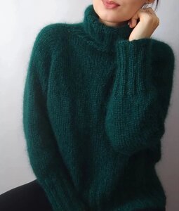 Жіночий смарагдовий светер оверсаз зв'язано з кід мохер