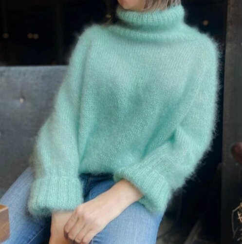 Жіночий светер оверсаз зв'язано з кід мохер