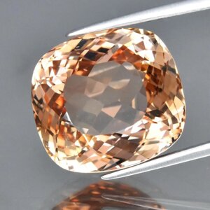 Медовий топаз 18.91 Ct. 15.6 х 14.3 х 10 mm