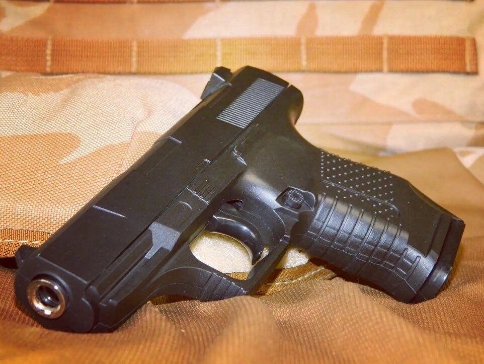 Іграшковий металевий пістолет Walter P99 G19 на кульках+2000 від компанії Компас - фото 1