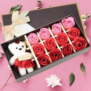 Мило з троянд 12 шт у подарунковій коробці з плюшевим Ведмедіком Love you