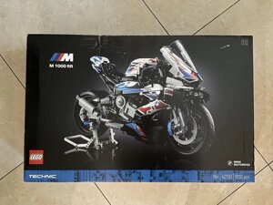 Конструктор LEGO Technic BMW M 1000 RR 1920 деталей (42130)