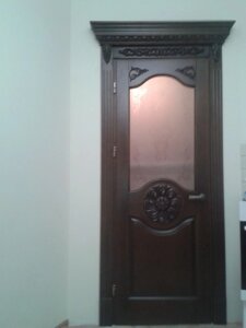 Елітні двері міжкімнатні з карнізом (порталом)