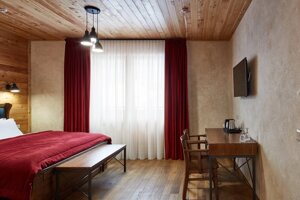 Комплектація дерев'яними меблями приватних будинків та готельно апартаментів