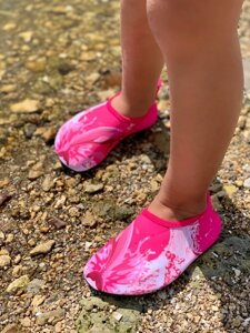 Неопреновая взуття аквашузи Skin Shoes для пляжу і басейну для дівчинки рожеві