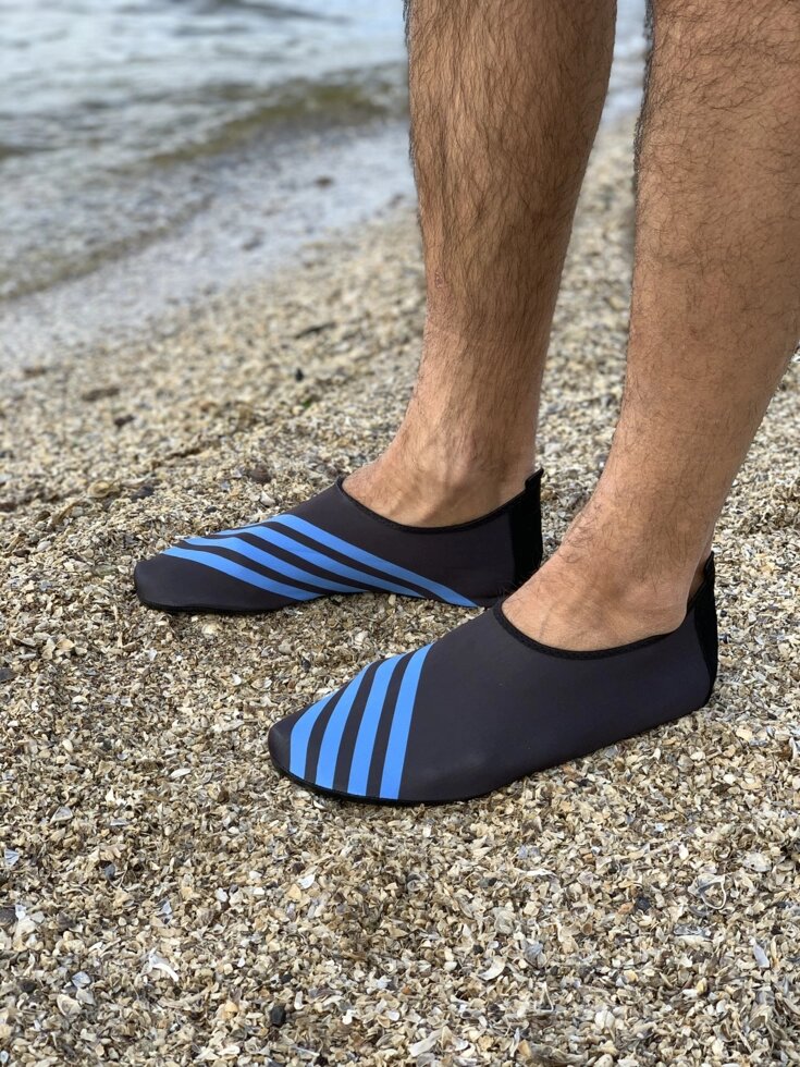 Неопреновая взуття аквашузи Skin Shoes чорні з синіми смужками від компанії «Водна Тема» Інтернет-магазин - фото 1