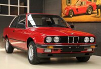BMW 3 E30.