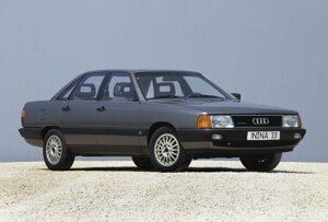 Audi 100.