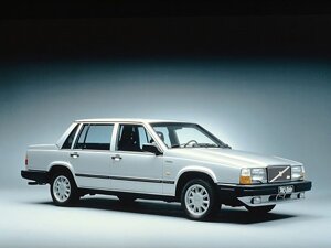 Volvo 700.