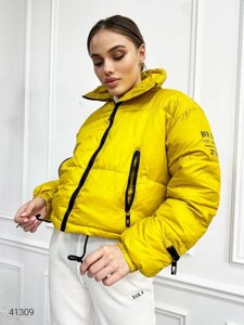 Молодіжна жовта курточка з коміром-стійкою, з принтом та кишенями на рукавах з 42 по 50 розмір