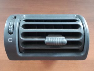 Дефлектор повітряний в торпедо лівий Fiat Scudo 220 (1995-2004) 1461979077,1461979698