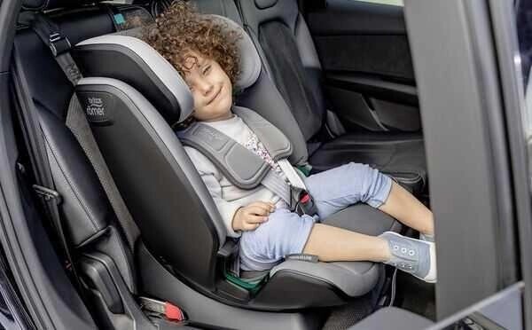 Автокрісло Britax Romer ADVANSAFIX М i-Size дітям від 9 міс до 12 років! від компанії ARTMOS - Інтернет магазин - фото 1