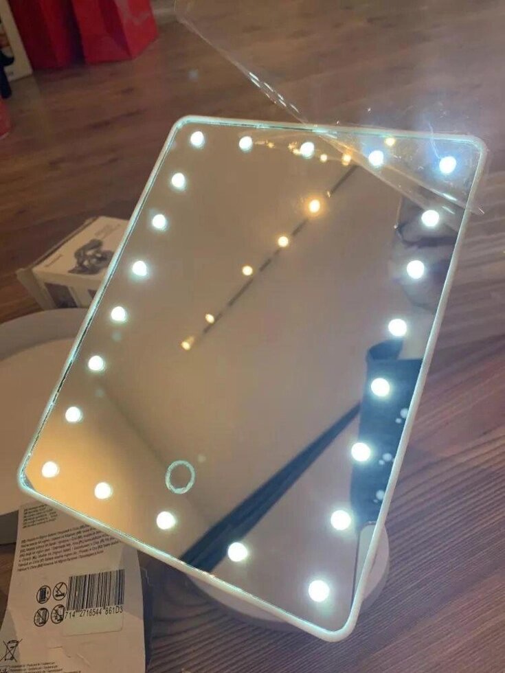 Дзеркало для макіяжу З LED ПІДСВІТКОМ 22 лампочок MAGIC MAKEUP MIRROR від компанії ARTMOS - Інтернет магазин - фото 1