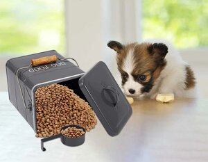 Контейнер для корму Geyecete з кришкою та ложкою (2,5 кг)