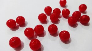 Намистини пластик 8 мм червоні