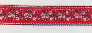 Стрічка з українським орнаментом 29 мм квіточки на червоній основі
