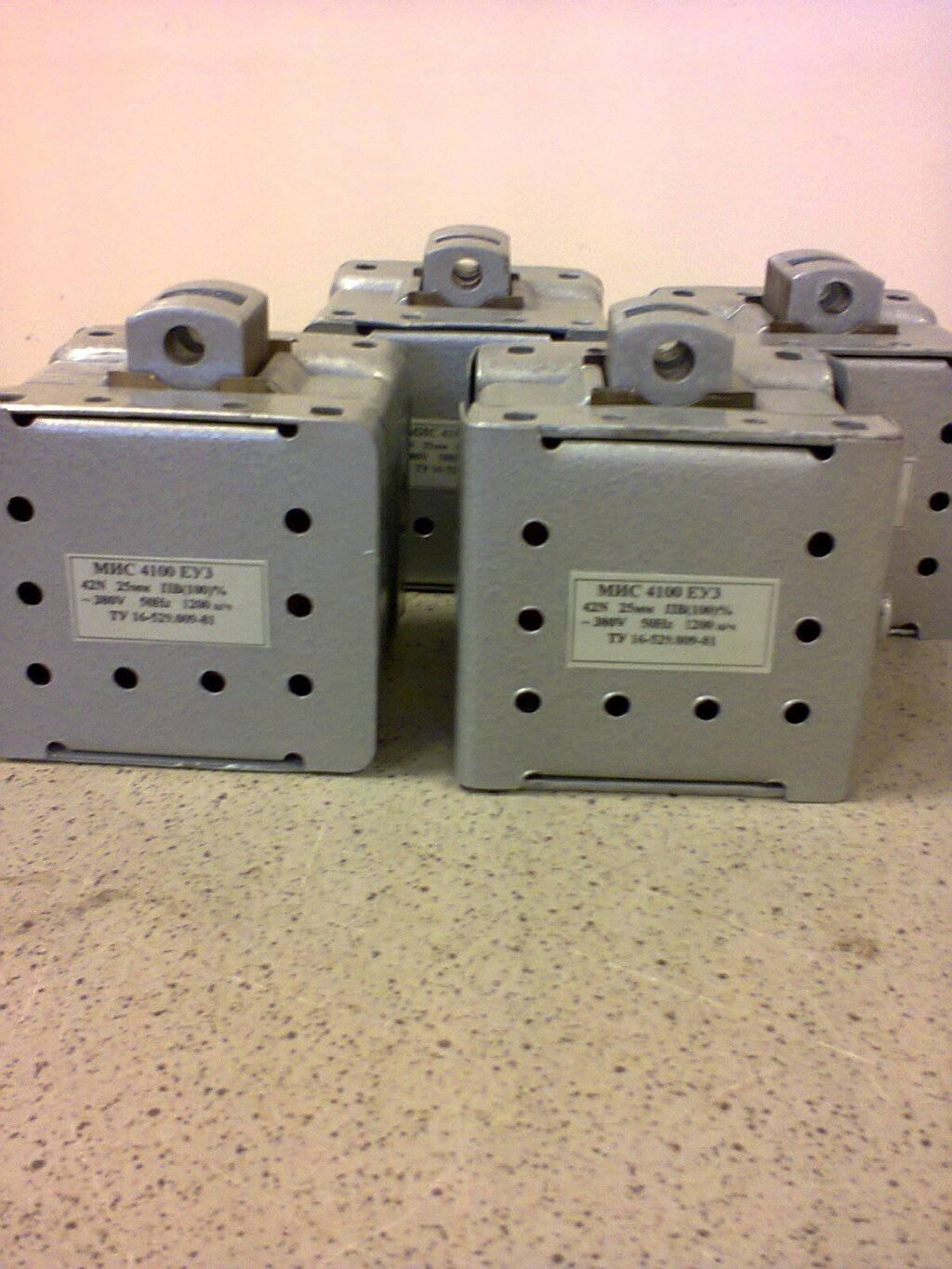 Електромагніт МІС 4200 штовхаючий. Напруга 127, 220, 380 В . від компанії КомплексПромПоставка - фото 1