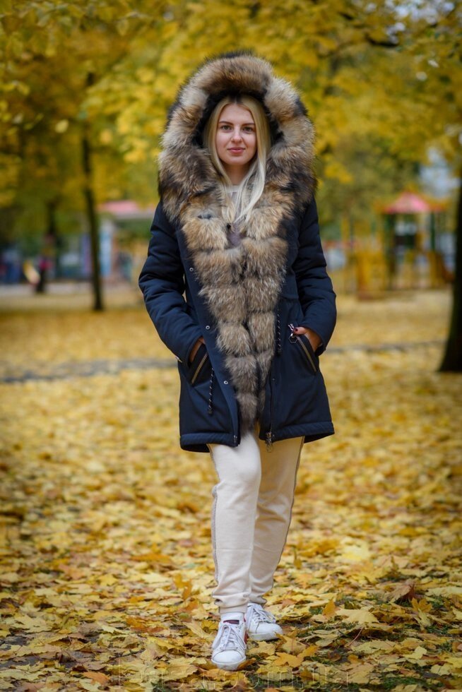 Куртка парку з Яскрава Хутро єнота від компанії Жіночі шуби, жилети з натурального хутра Українського виробника LeaSa - фото 1
