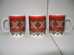 Чашка з декоративним орнаментом