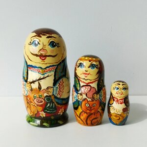 Матрьошки українська сім'я, Етнічні мотиви, дерево, розпис, 11 см.