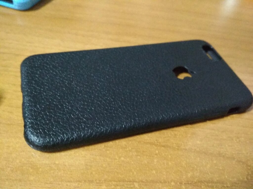 Накладка бампер Leather soft case iPhone 6 6s під шкіру з вирізом від компанії da1 - фото 1