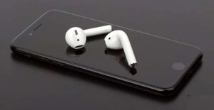 Бездротова гарнітура Apple AirPods MMEF2 оригінал