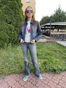 Костюм джинсовий жіночий сіро-синій із потертостями куртка бомбер + джинси