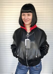 Куртка жіноча під гумку з екошкіри чорна коротка