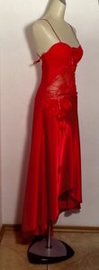 Плаття жіноче літнє банкетне шовкове зі шлейфом червоне яскраве модне стильне