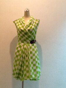 Плаття жіноче шовк літнє на запах карта світло-зелене з капюшоном без рукава повсякденне легке модне