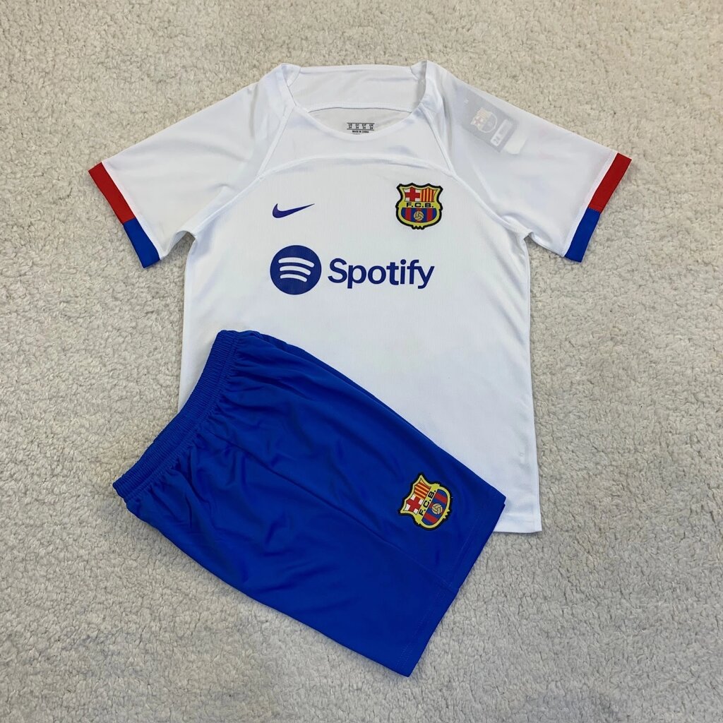Дитяча футбольна форма Барселона біла 2023-24 від компанії Інтернет-магазин молодіжного одягу "Bagsmen" - фото 1