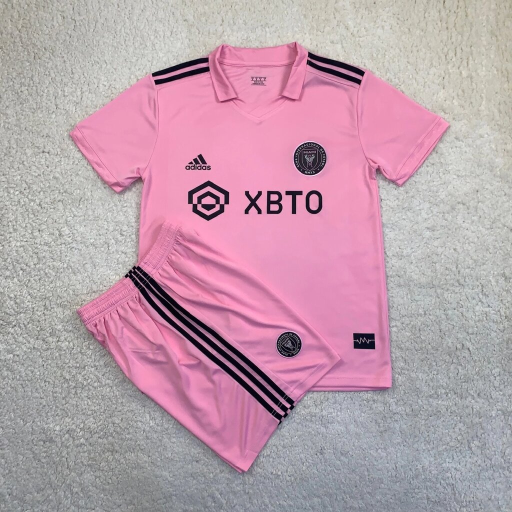 Дитяча футбольна форма Інтер Майамі рожева 2023-24 від компанії Інтернет-магазин молодіжного одягу "Bagsmen" - фото 1