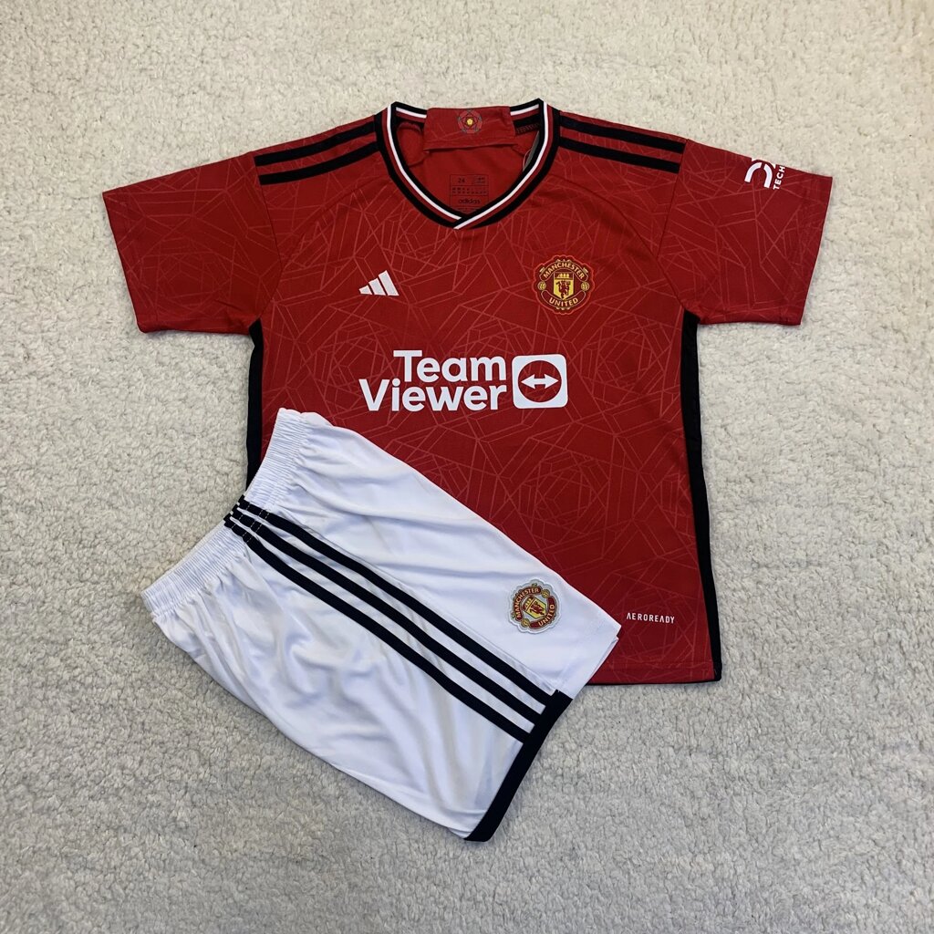 Дитяча футбольна форма Ман Юнайтед 2023-24 від компанії Інтернет-магазин молодіжного одягу "Bagsmen" - фото 1