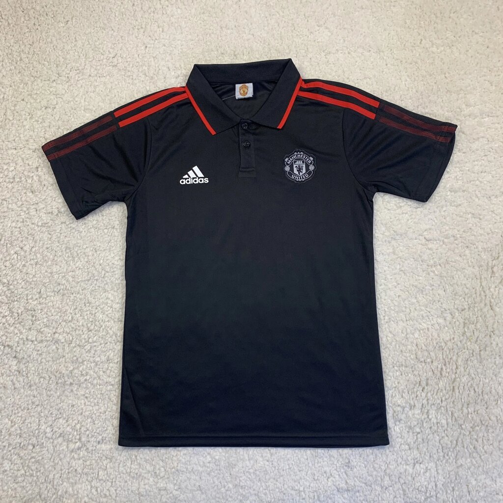 Футболка поло Манчестер Юнайтед чорна від компанії Інтернет-магазин молодіжного одягу "Bagsmen" - фото 1